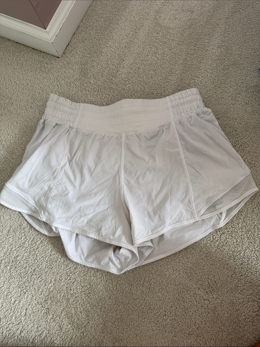 Women’s White Hotty Hot High-Rise Lined Short 2.5"